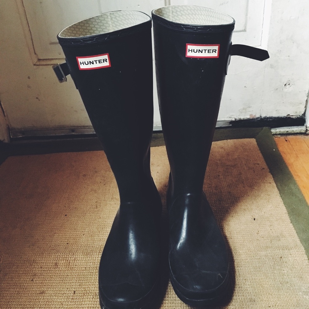 Black Tall Hunter Rain Boots!